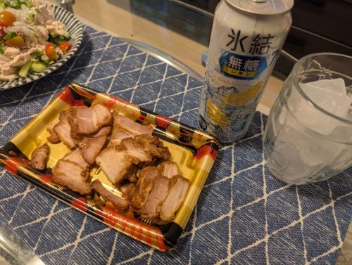 チャーシューいただき

＜チャーシューというより焼豚か。知らんけど。
